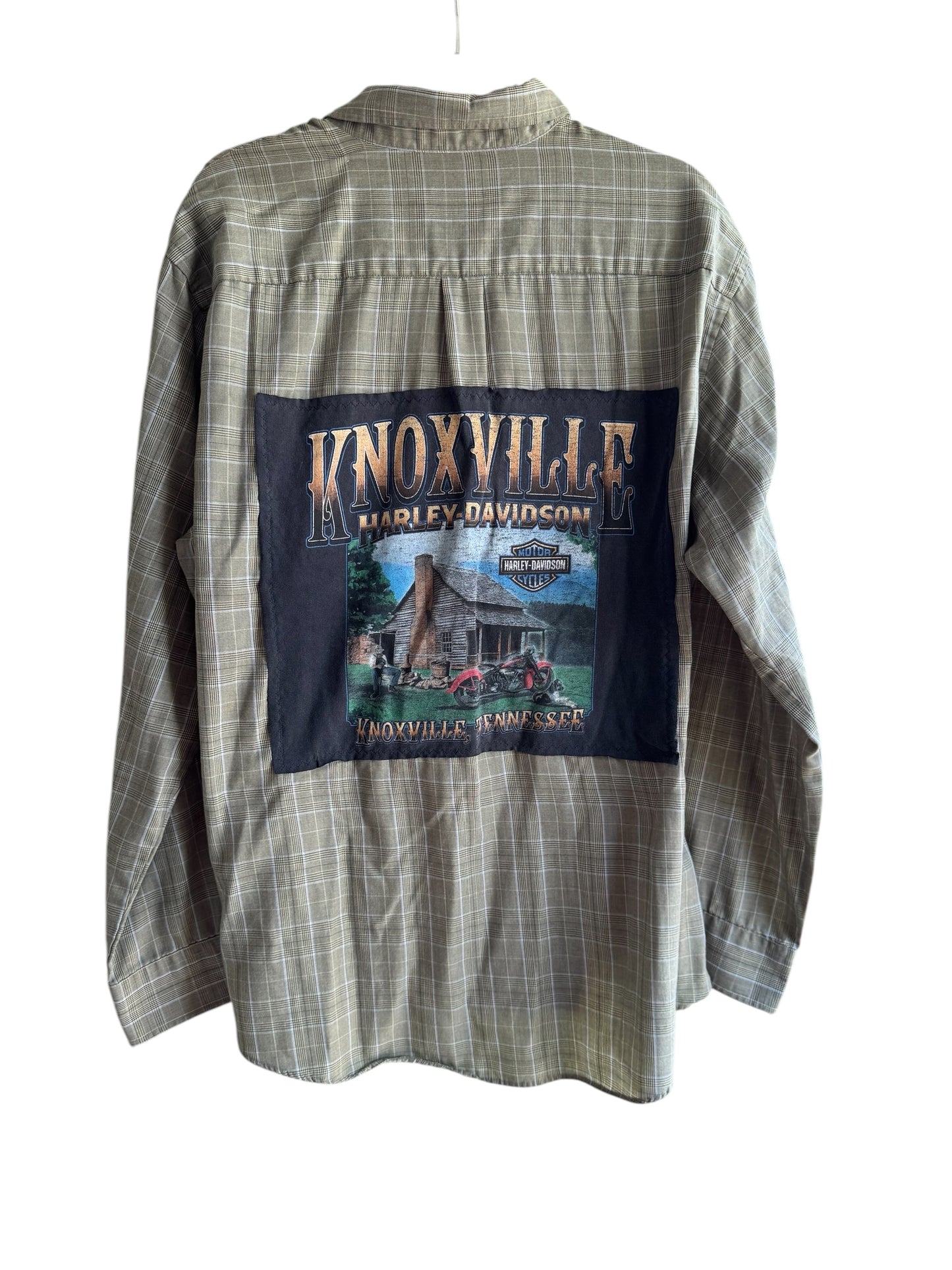 Harley Davidson Knoxville, Button up